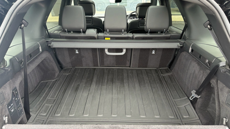 Land Rover Discovery 3.0 D250 R-Dynamic SE 5dr Auto Diesel Station Wagon